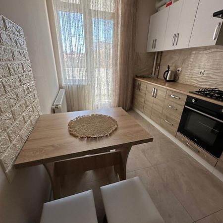 Апартаменти На Злуках Ternopil Exterior foto